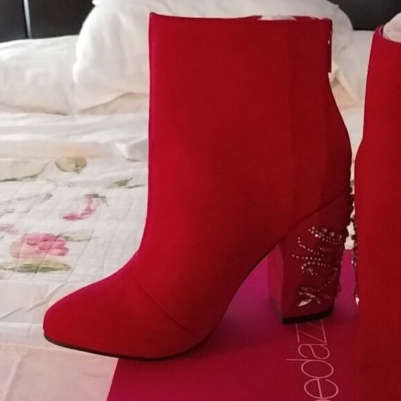 NIB Shoedazzle Lisa size 6 beautiful Red Jeweled ankle Boots with 4” heel - Picture 5 of 7